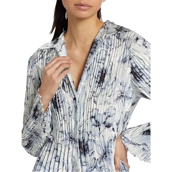 Vince Blouse Washed Lily Pleated Button Down in Pale Azure Blue - Picture 2 of 12